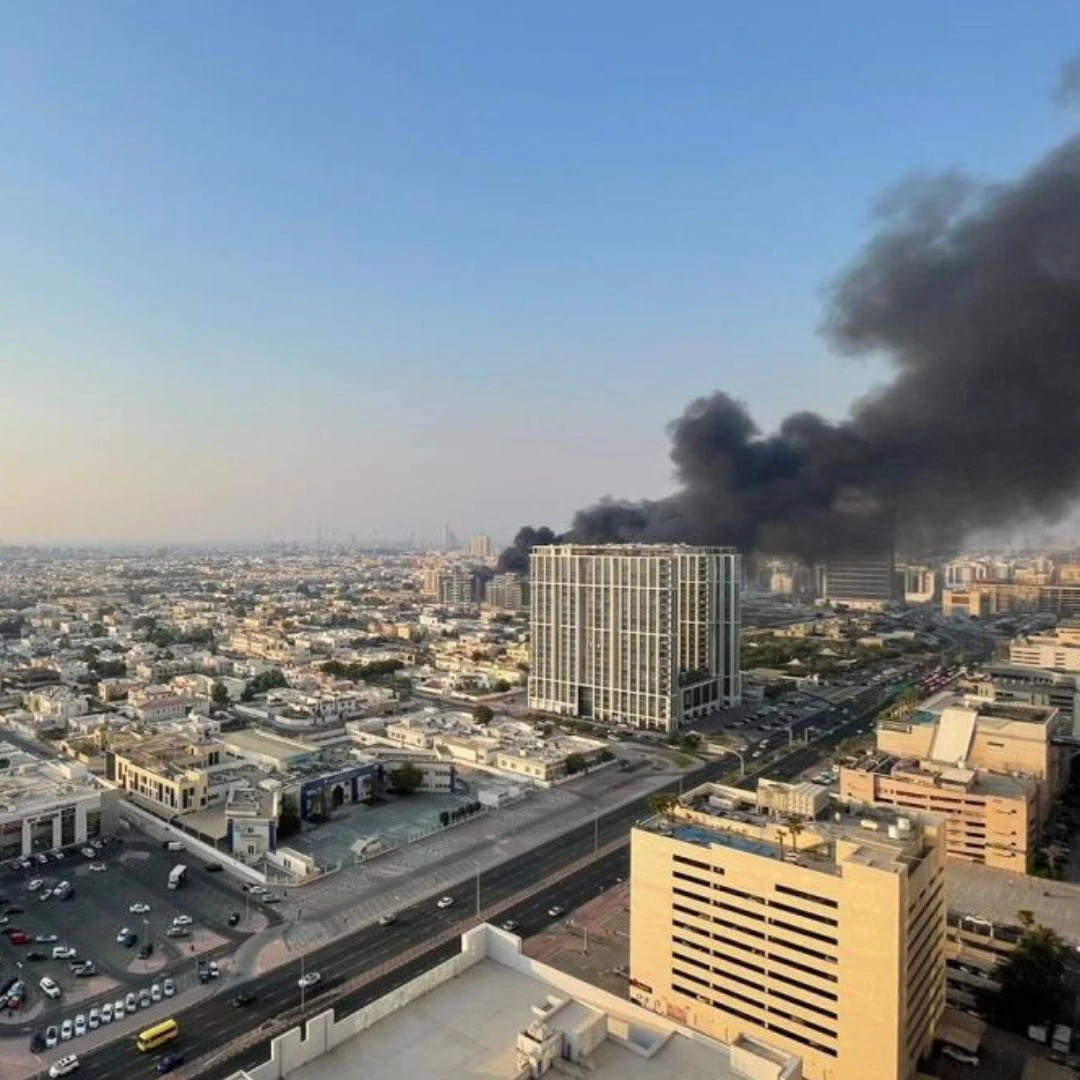 A fuel tanker fire in Dubai’s Satwa area was quickly controlled, with no reported injuries or damage.